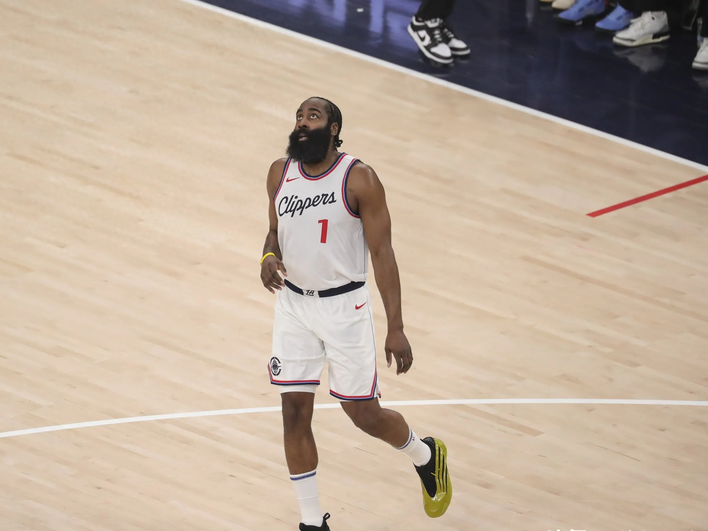 包含黄蜂队主场失利,遭遇赛季困境的词条 包含黄蜂队主场失利,遭遇赛季困境的词条