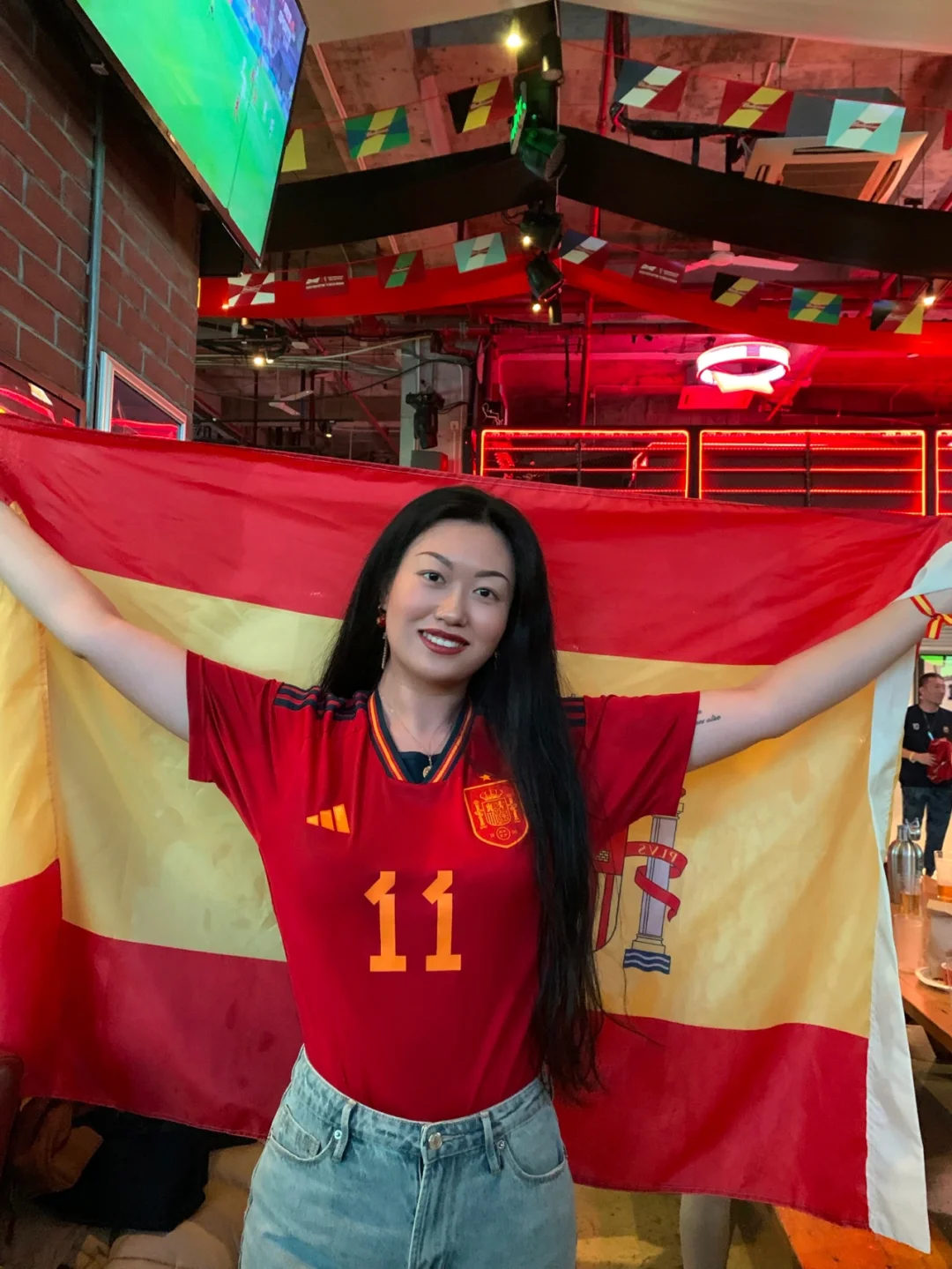 关于西班牙篮球明星球迷见面会场面热烈引围观的信息