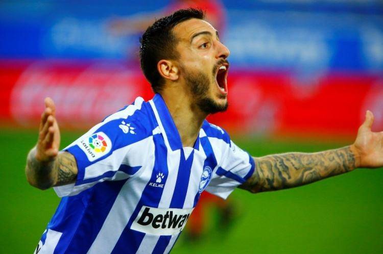 包含蓝鹰压力大埃瓦尔对战赫罗纳的词条