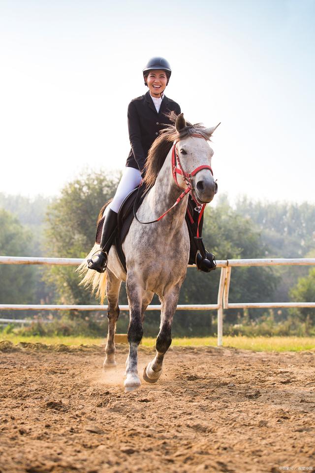 纳米比亚马术选手优雅上阵，实至名归