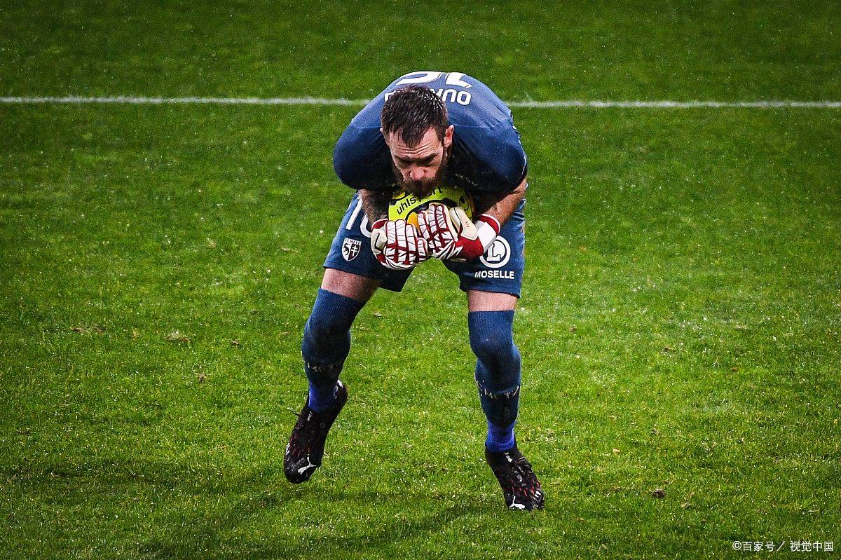 南安普顿客场战平沃特福德,表现稳定坚守积分榜前列! 南安普顿客场战平沃特福德,表现稳定坚守积分榜前列!