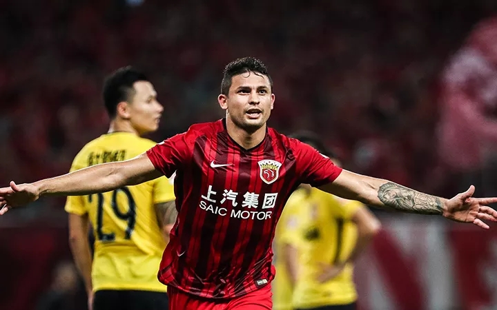 上海上港集体拼搏取得一鼓作气胜利 上海上港集体拼搏取得一鼓作气胜利