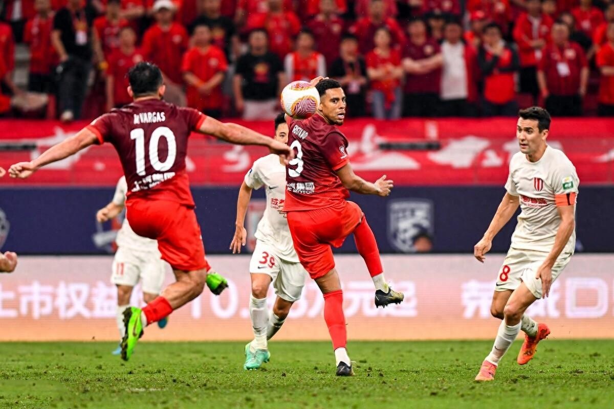 包含亚洲足球争霸,两队展开激烈对抗的词条 包含亚洲足球争霸,两队展开激烈对抗的词条