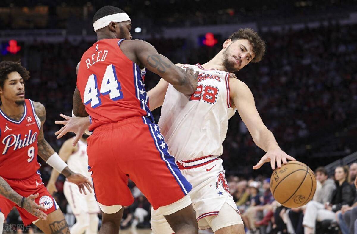 76人不敌火箭,陷入连败 76人不敌火箭,陷入连败