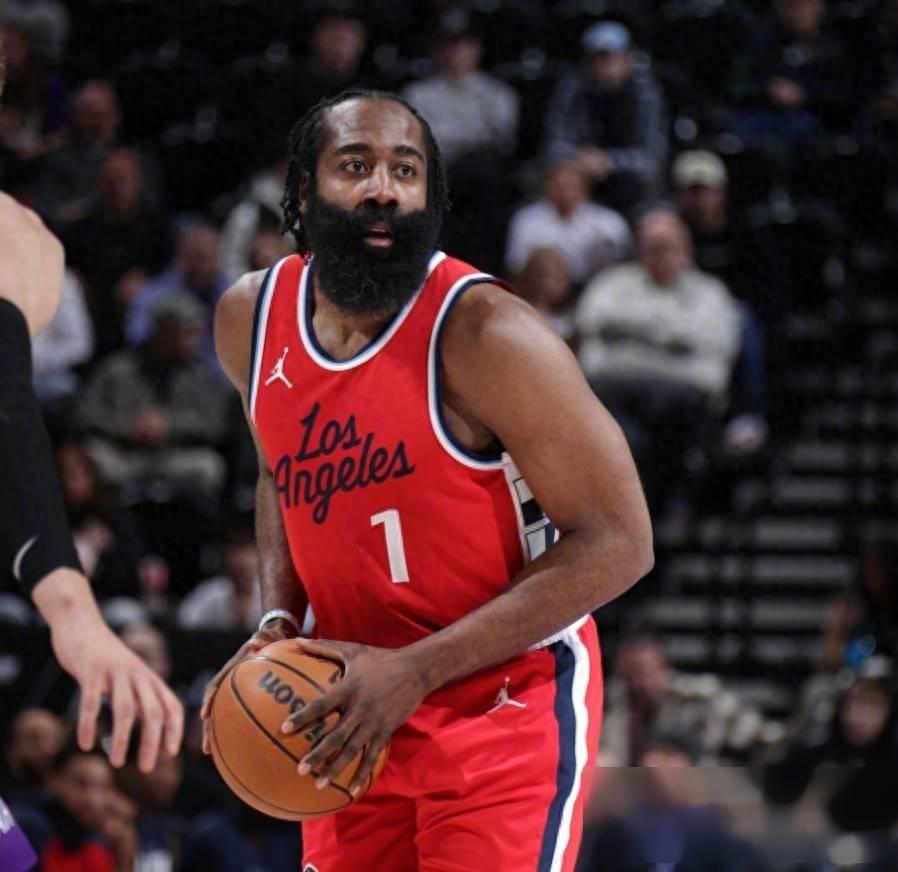 火箭获胜,哈登大放异彩 火箭获胜,哈登大放异彩