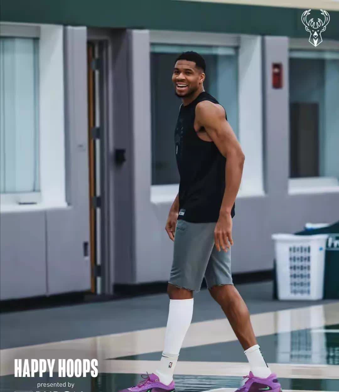 雄鹿横扫快船，继续领先东部