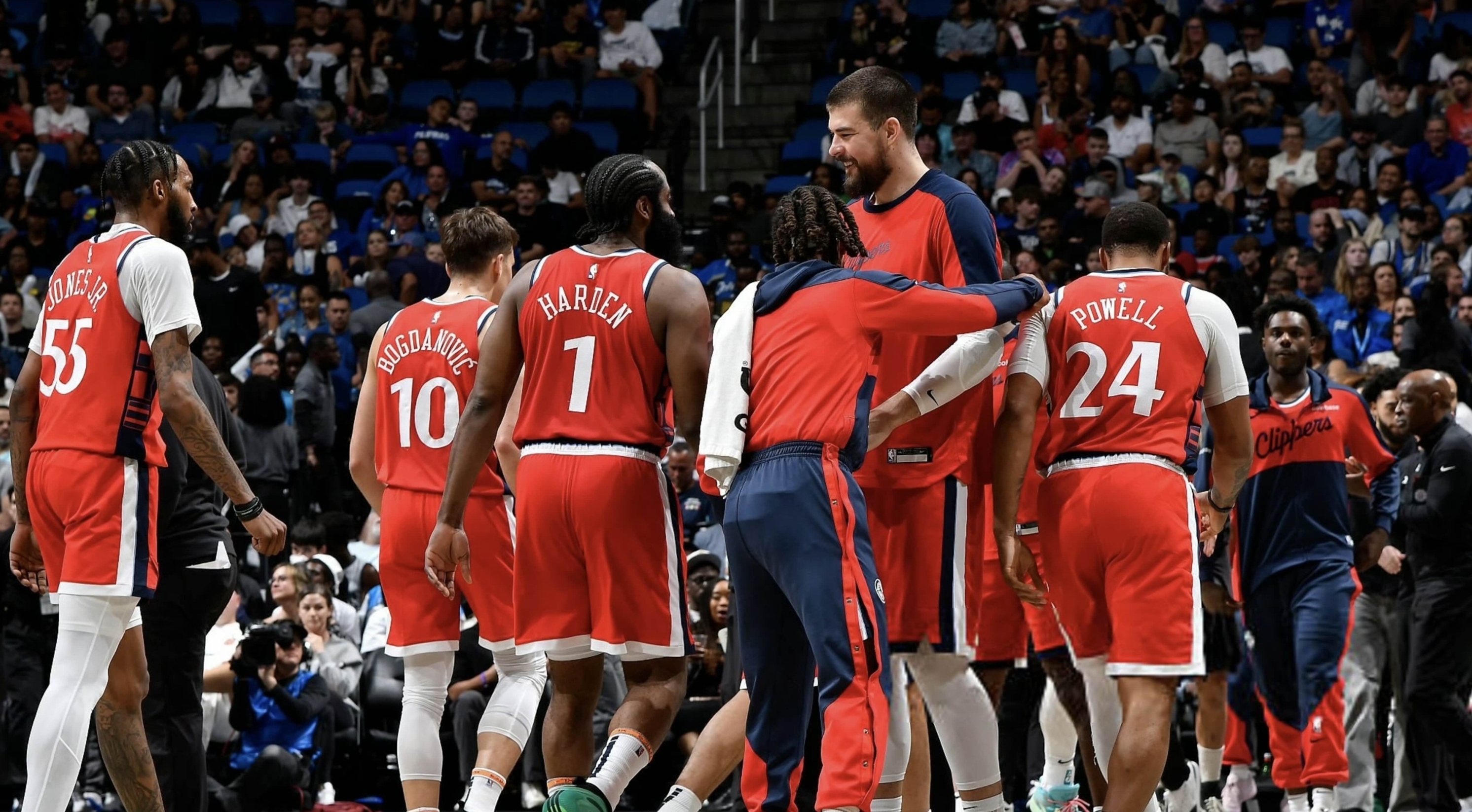 快船主场战胜篮网，迎来复苏