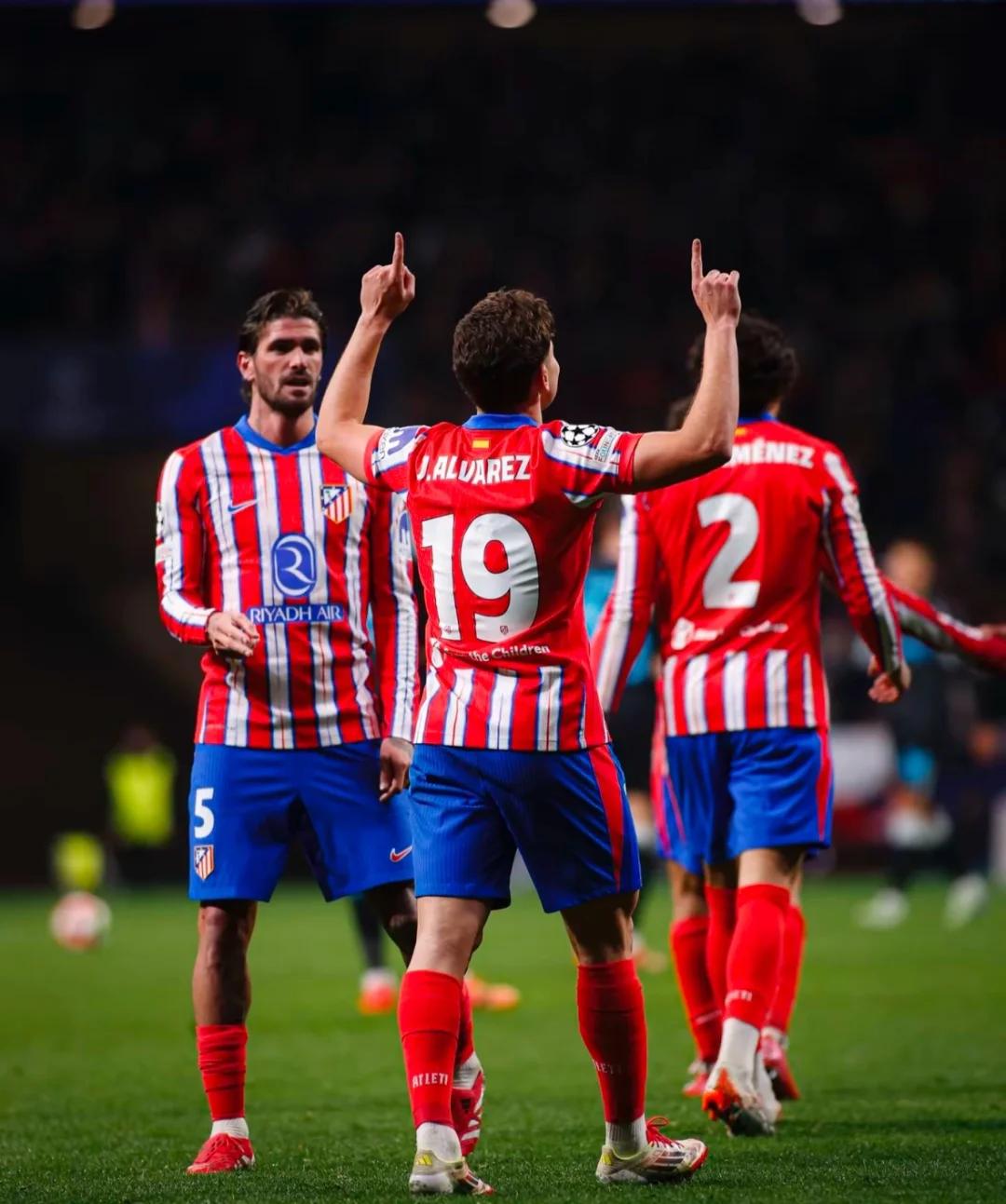 英格兰轻取波兰，阿尔瓦雷斯打破历史纪录的简单介绍